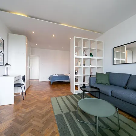 Concierge Grojecka View דירה