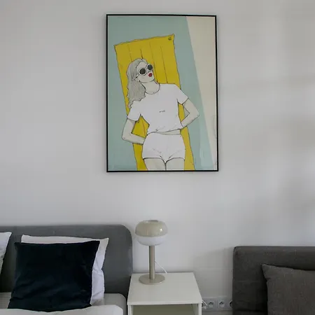 Concierge Grojecka View דירה